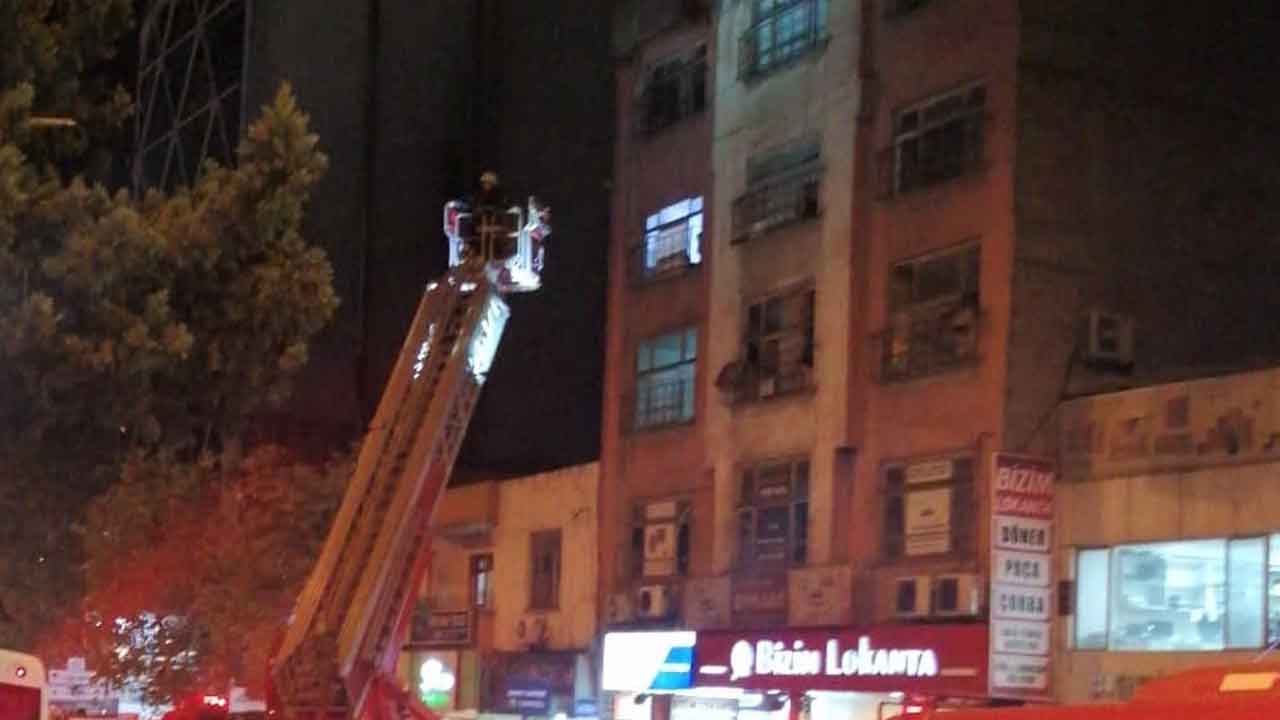 Lokanta bacasında çıkan yangın paniğe neden oldu