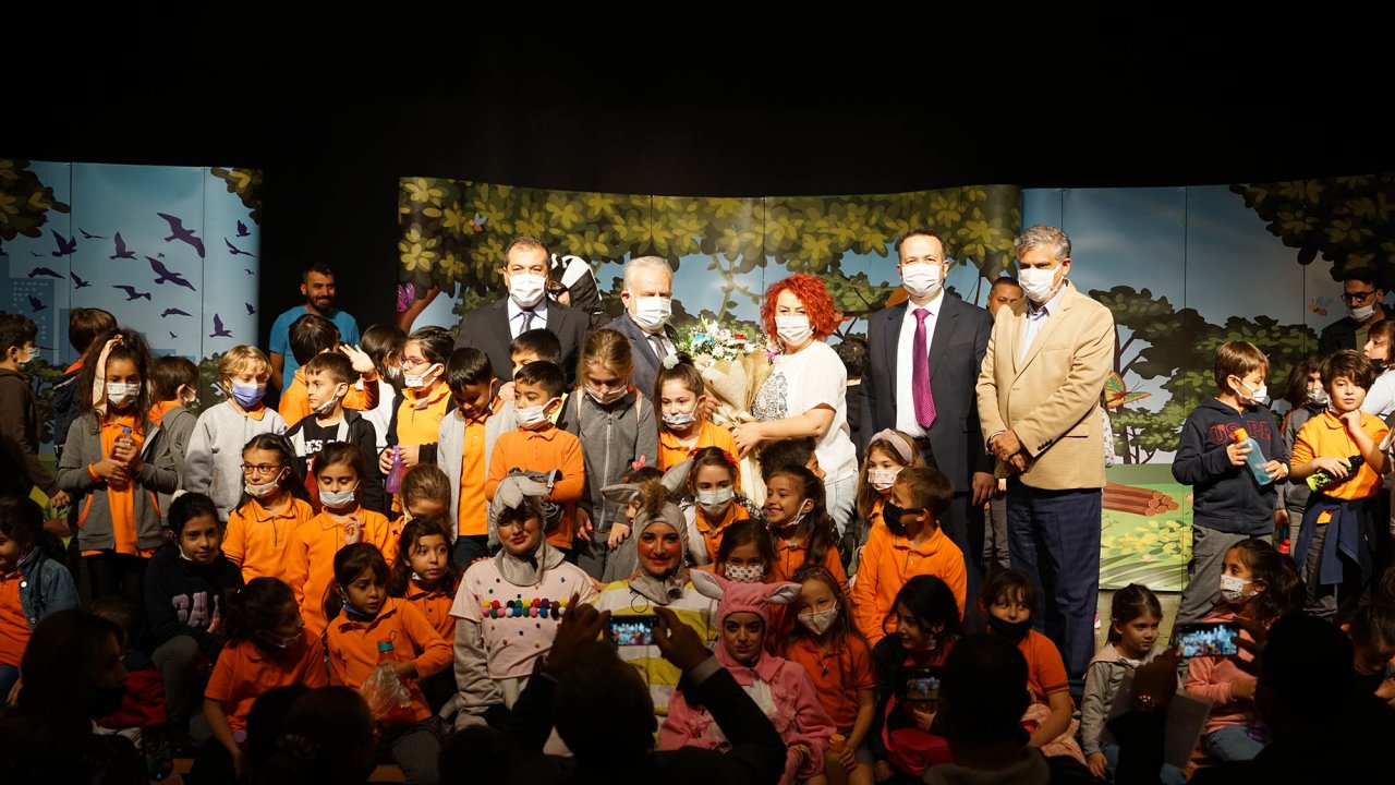 Miniklerden Çocuk Tiyatrosuna Büyük İlgi