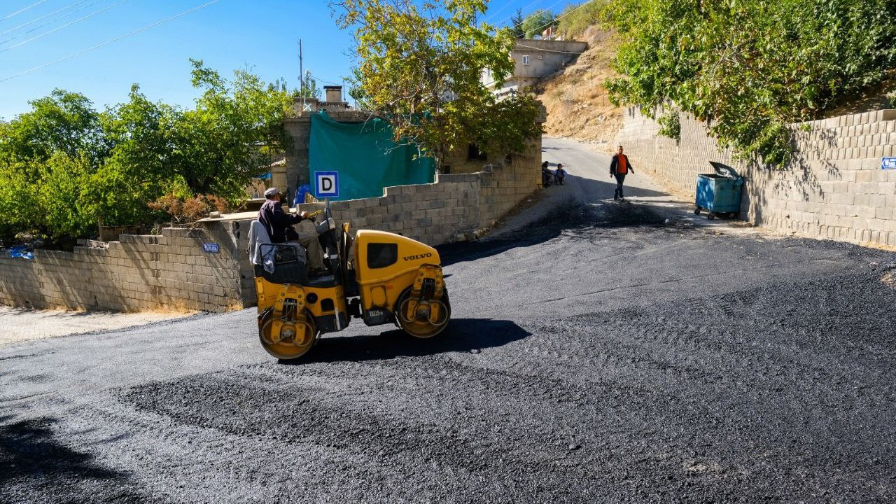 Dulkadiroğlu Belediyesi’nden Dereli Mahallesine Asfalt Ve Kilit Parke Çalışması