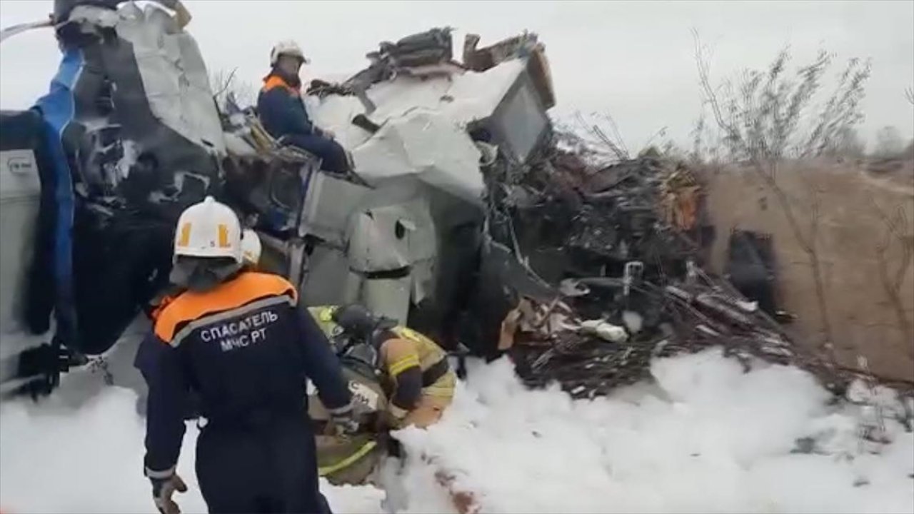 Tataristan'da paraşütçü taşıyan uçağın düşmesi sonucu 16 kişi hayatını kaybetti