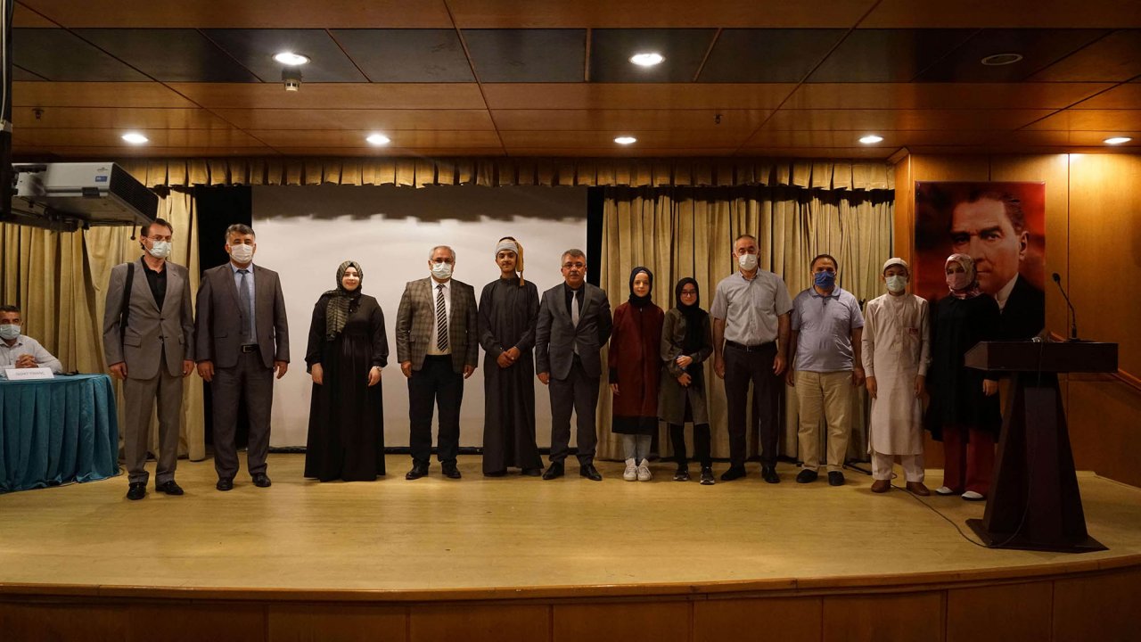 Edebiyatın Başkentinde Farklı Kültürler Şiirle Buluştu