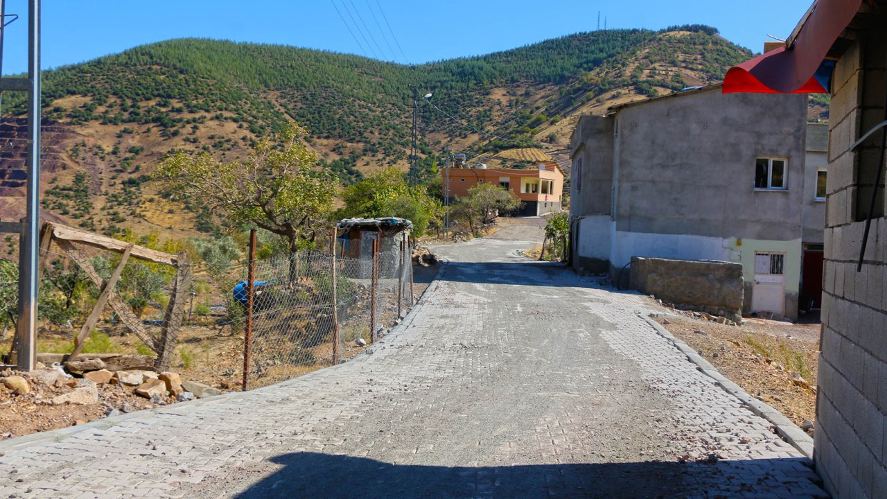 Türkoğlu’nda Bir Mahallenin Daha Ulaşım Sorunu Çözüldü