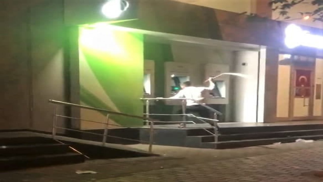 Kahramanmaraş’ta 'sebebi neydi ki?' dedirten olay: Kartını banka yuttu, çılgına döndü