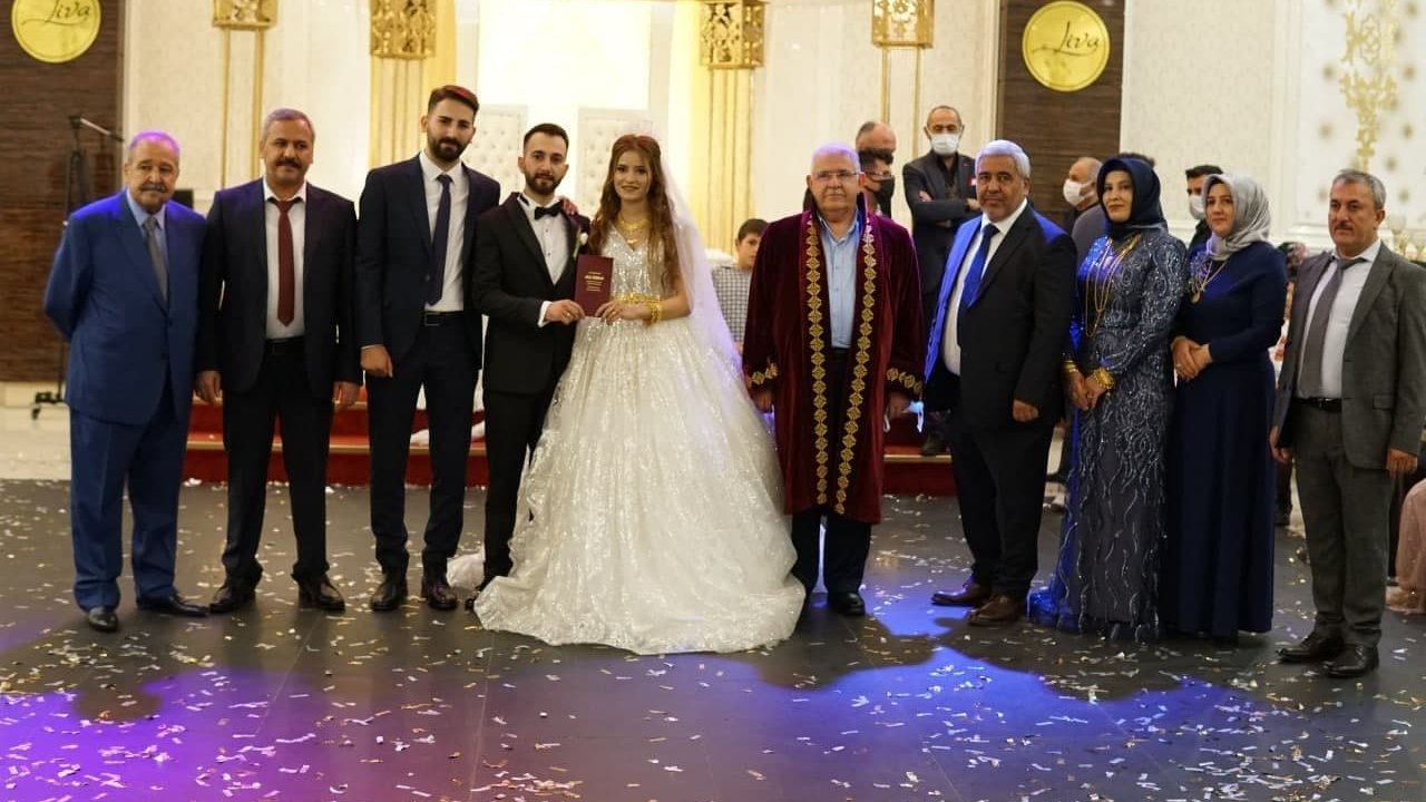 Efe ve Gündeş ailesinin mutlu günü