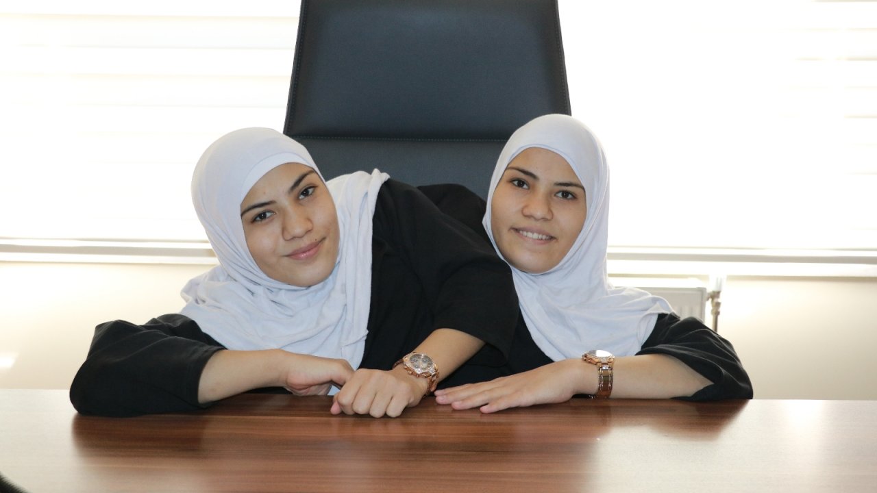 Kahramanmaraş'taki siyam ikizleri ilk görevlerine başladı