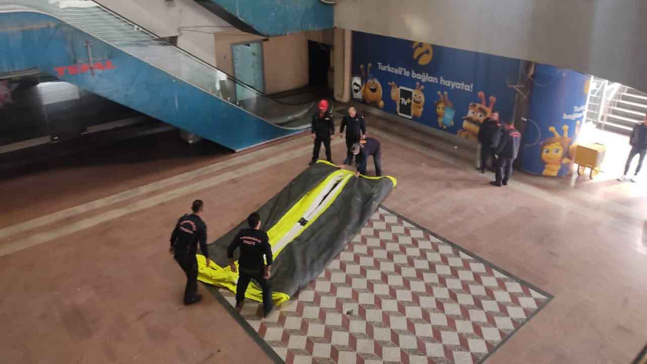 Kahramanmaraş'taki 'Sarı Bina'da intihar girişimini polis engelledi