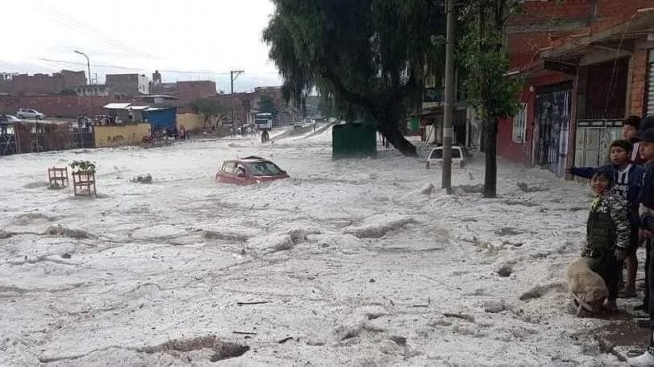 Bolivya’yı şiddetli dolu fırtınası vurdu