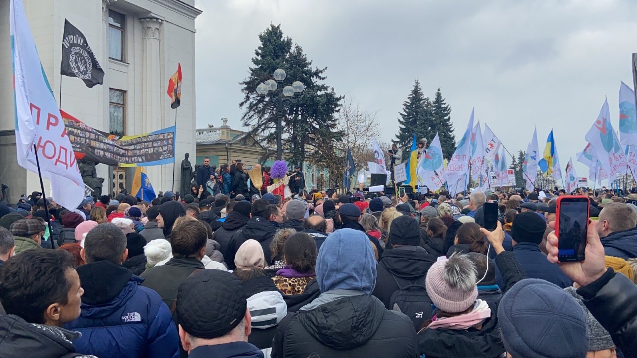 Ukrayna’da aşı karşıtları arttırılan Covid-19 tedbirlerini protesto etti