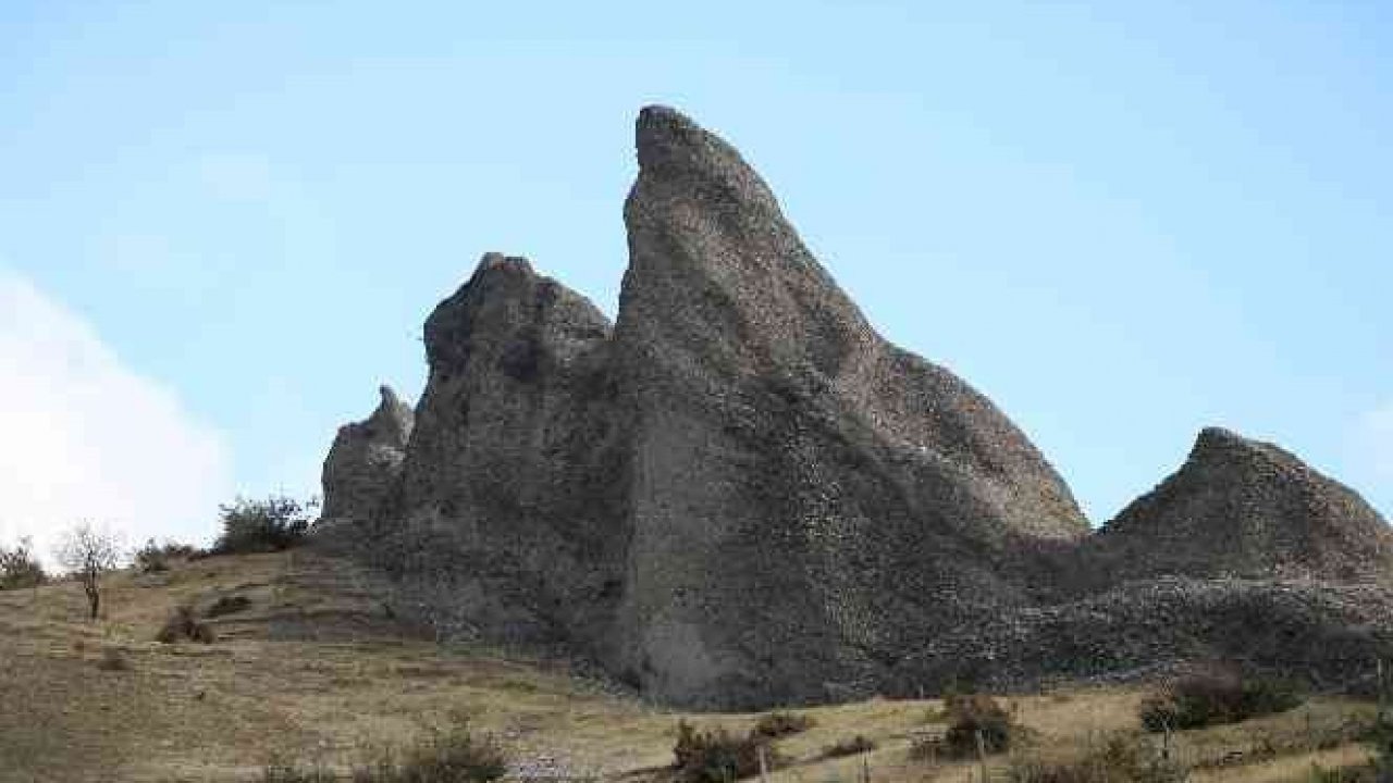 Kahramanmaraş'taki keskin ve sivri kayalıklar ilgi görüyor