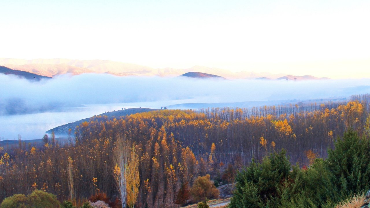 Kahramanmaraş’taki Adatepe Barajı sise büründü