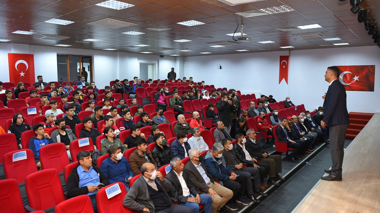 Yeni Kuralları Dulkadiroğlu Gençlik Merkezi’nde Öğrendiler