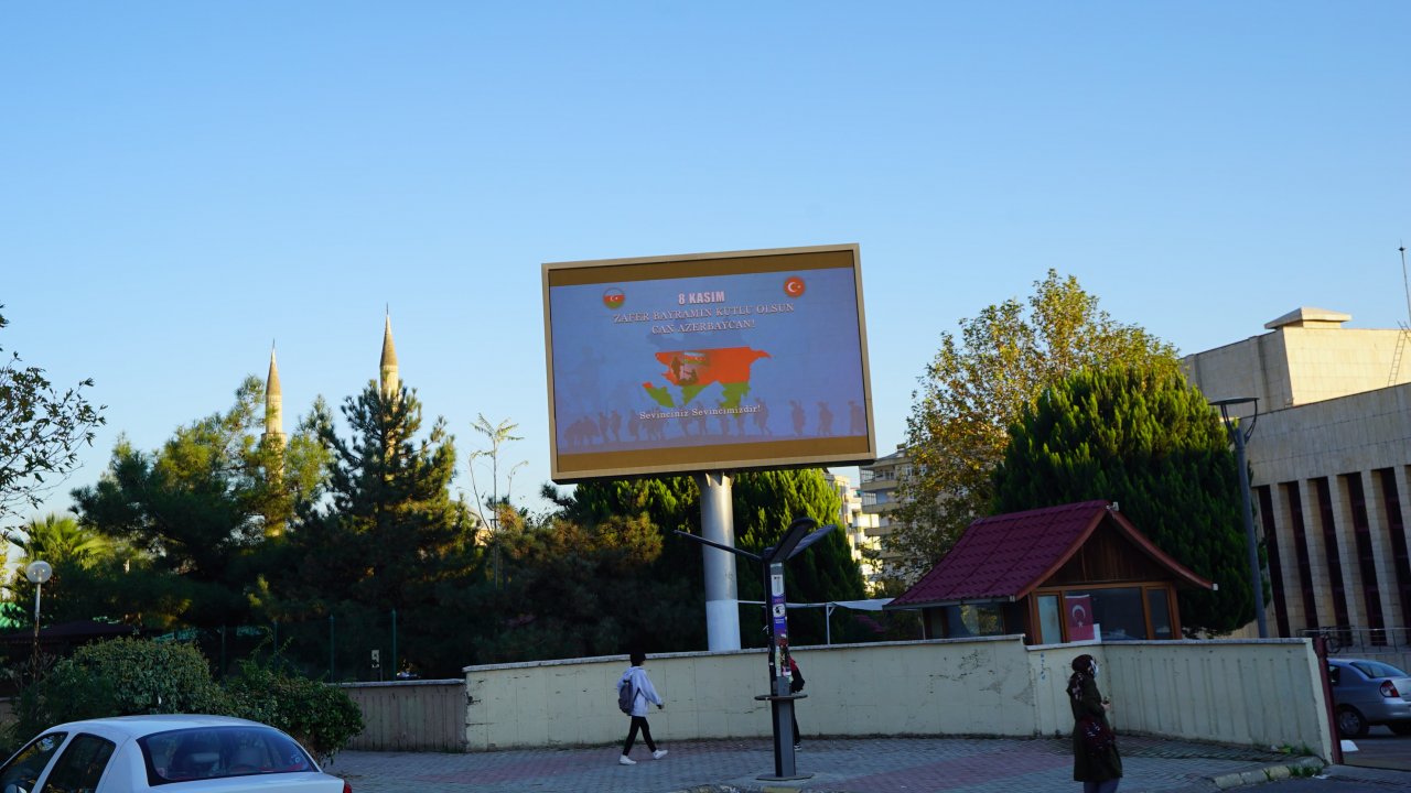 Kahramanmaraş’ta billboardlar Karabağ Zaferi ile renklendi