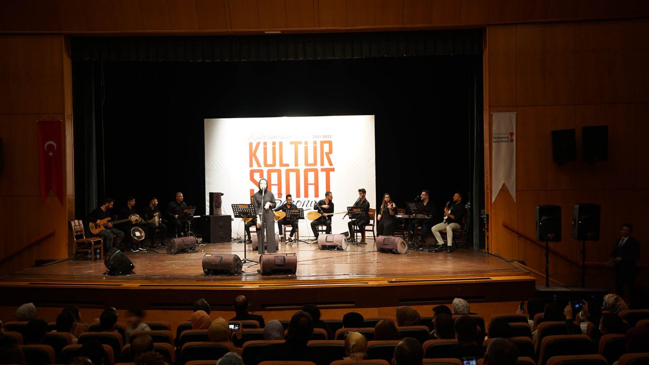 Bizden Ezgiler Kulakların Pasını Sildi