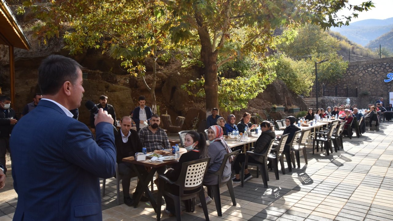 Türkoğlu Belediye Başkanı Okumuş, sağlık çalışanlarını Karapınar Su Parkı'nda ağırladı