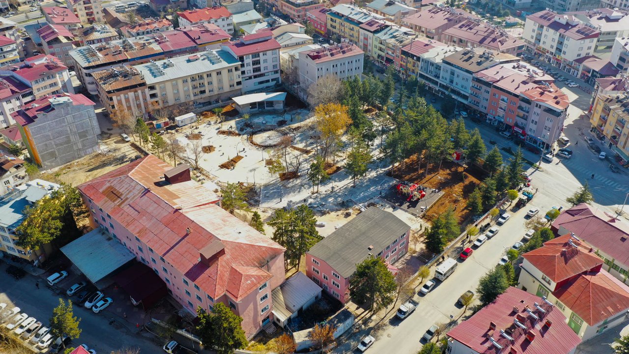 Göksun Meydanı Tamamlanıyor