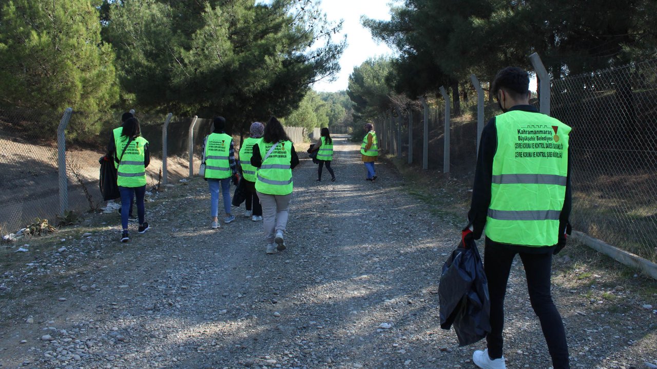 Kahramanmaraş’ta öğrenciler çevre bilinci oluşturmak için atık topladı
