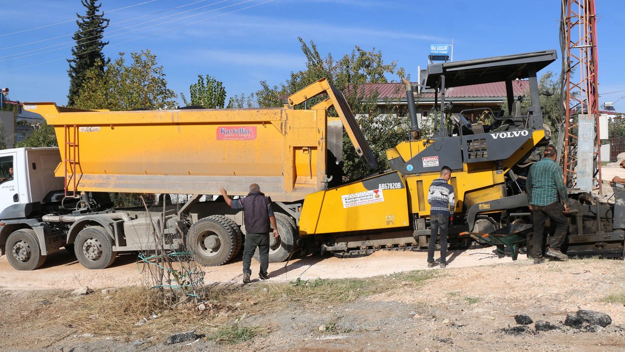 Pazarcık’ta Üstyapı Çalışmaları Hızla Sürüyor