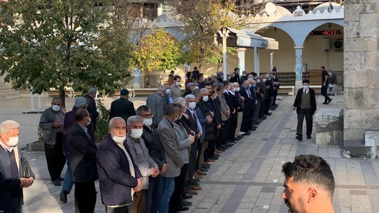 Sezai Karakoç için Kahramanmaraş’ta gıyabi cenaze namazı kılındı