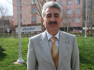 Ekberoğlu, bu bir hizmete yarışıdır