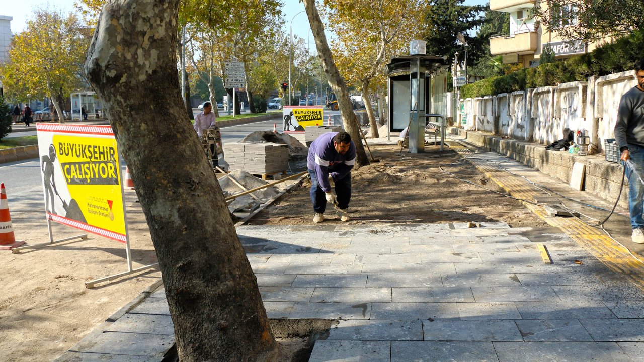 NFK Bulvarı’nda Yürüyüş Yolları Yenileniyor