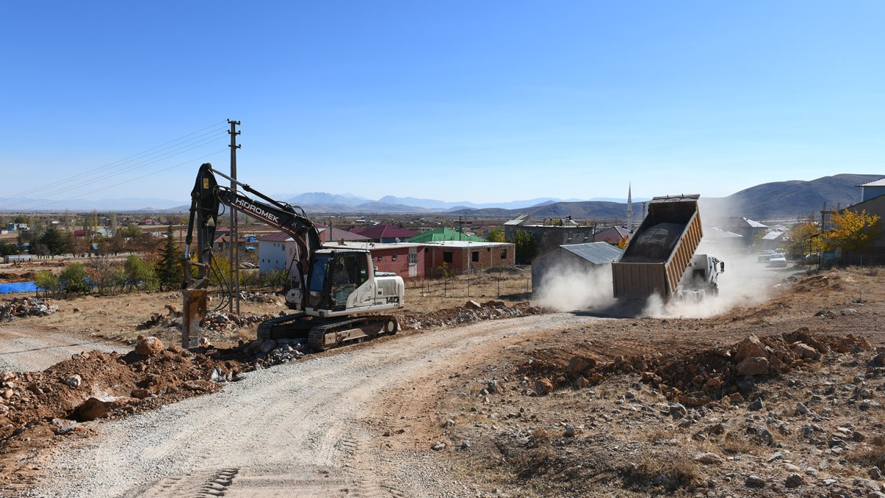 Afşin’deki Arıtaş Mahallesinin İçme Suyu Şebeke Hattı Yenileniyor