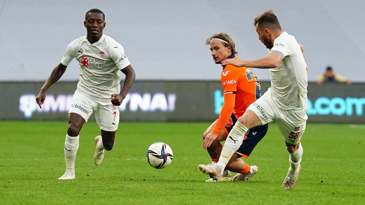 Spor Toto Süper Lig: Medipol Başakşehir: 2 - DG Sivasspor: 1 (Maç sonucu)