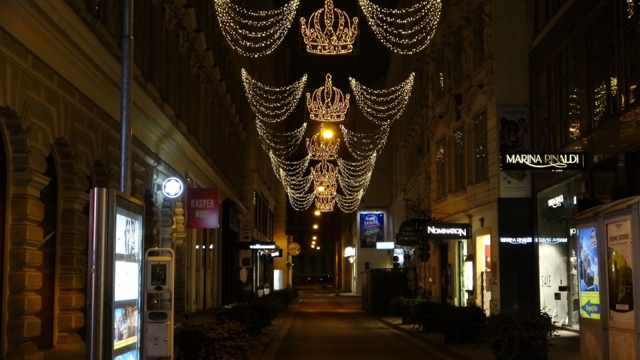 Avusturya’da sokağa çıkma yasağı başladı