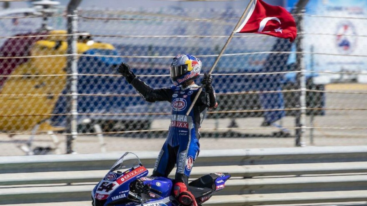 Dünya şampiyonu Razgatlıoğlu: Ülkemde böyle karşılanmak gurur verici