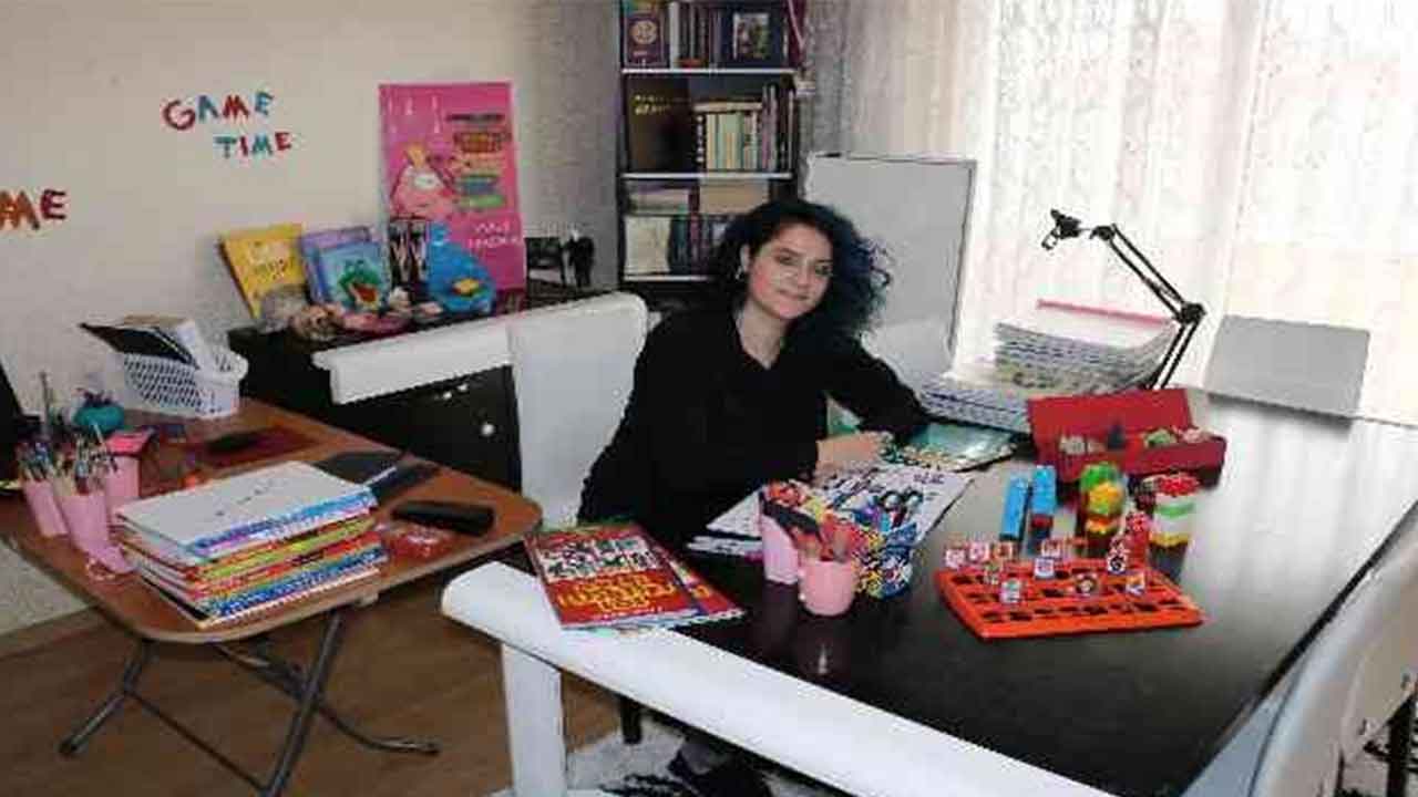 Kahramanmaraş'taki öğretmen yemek odasından binlerce öğrenciye İngilizce öğretiyor