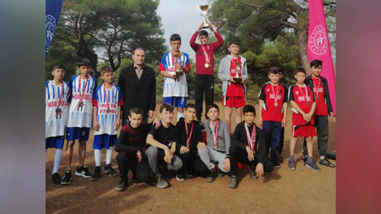 Döngele Muhsin Yazıcıoğlu Orta Okulu madalyaları topladı