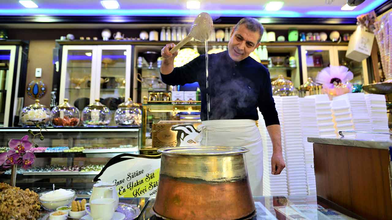 Padişah içeceği salep, usta ellerde şekilleniyor