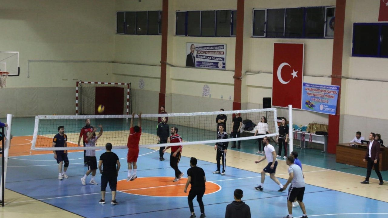 Pazarcık'ta öğretmenler voleybol turnuvası ile stres attı