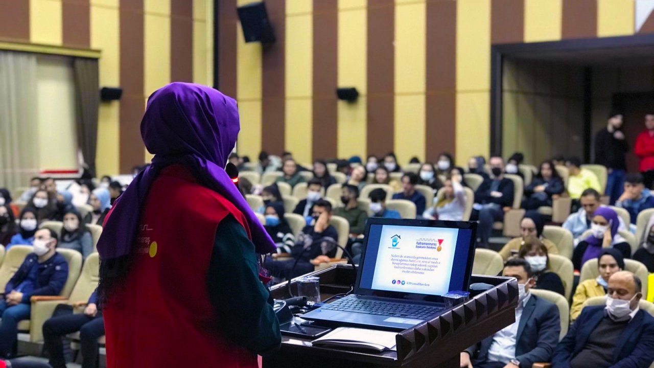 KSÜ’de Gönüllü Gençlik Hareketi Anlatıldı