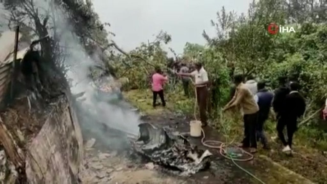 Hindistan’da meydana gelen helikopter kazasında 13 kişinin hayatını kaybettiği belirtildi
