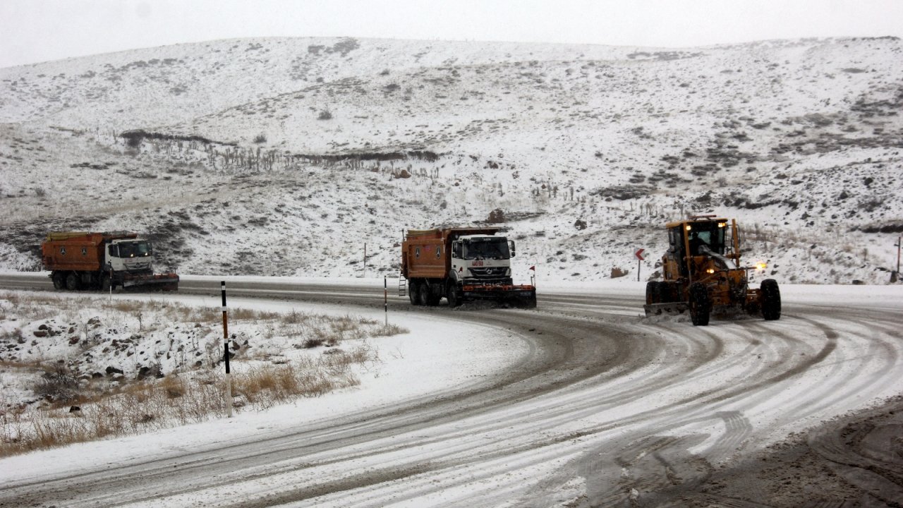 Doğu Anadolu’da yoğun kar yağışı devam ediyor