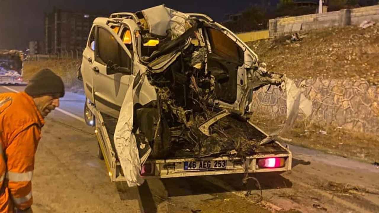 Kahramanmaraş’ta kamyonet yönlendirme levhasına çarptı: 1 ölü