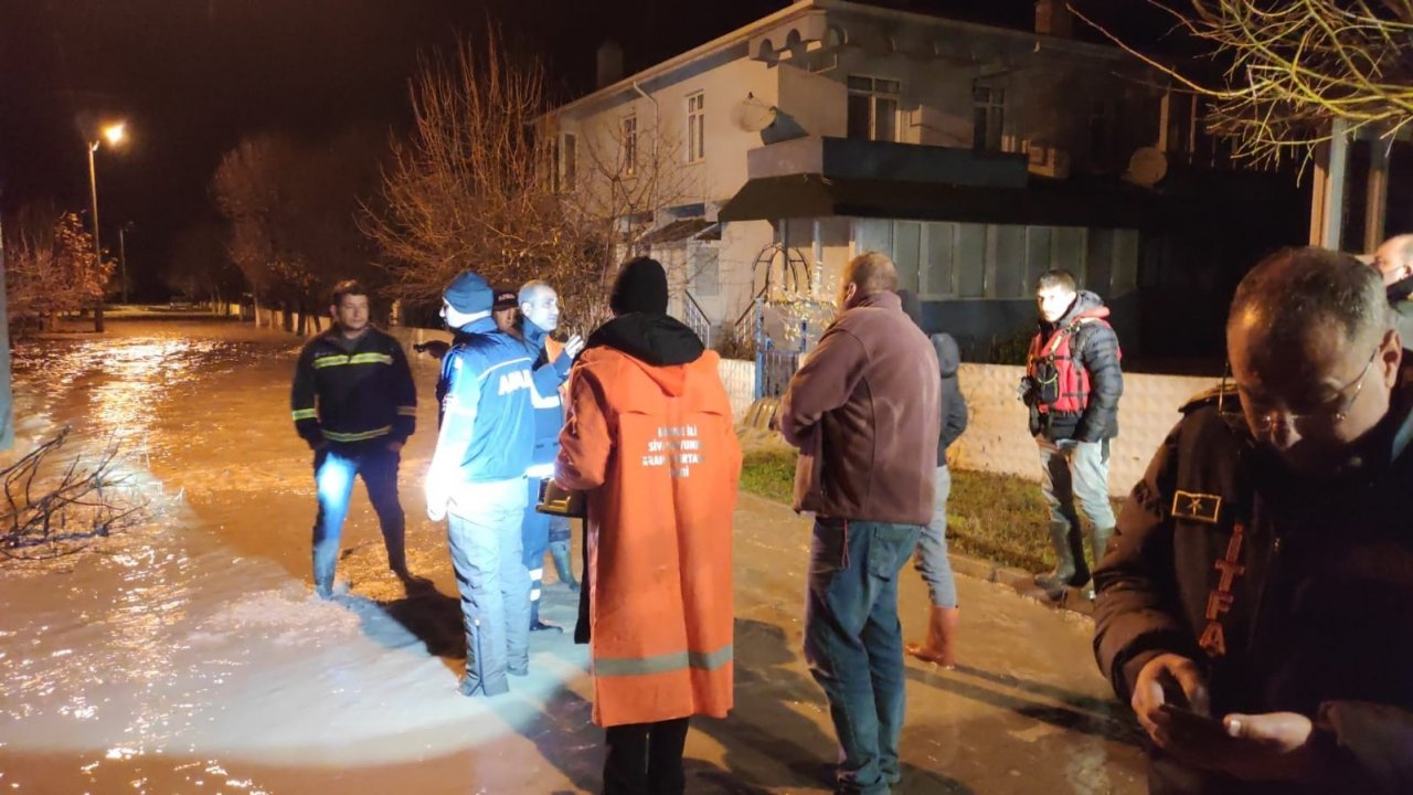 Yağmur felaketi: 11 kişi kurtarıldı, 1 kişi kayıp