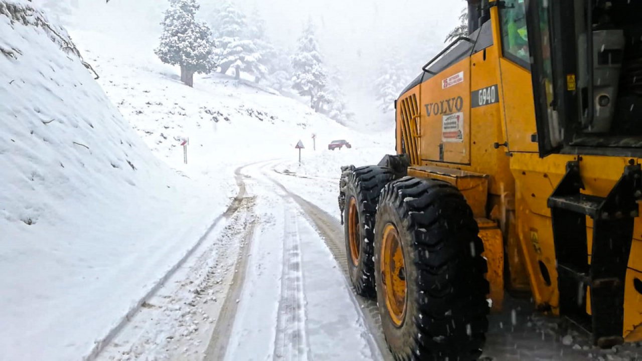 Kahramanmaraş'ta ekipler kar yağışına karşın teyakkuza geçti