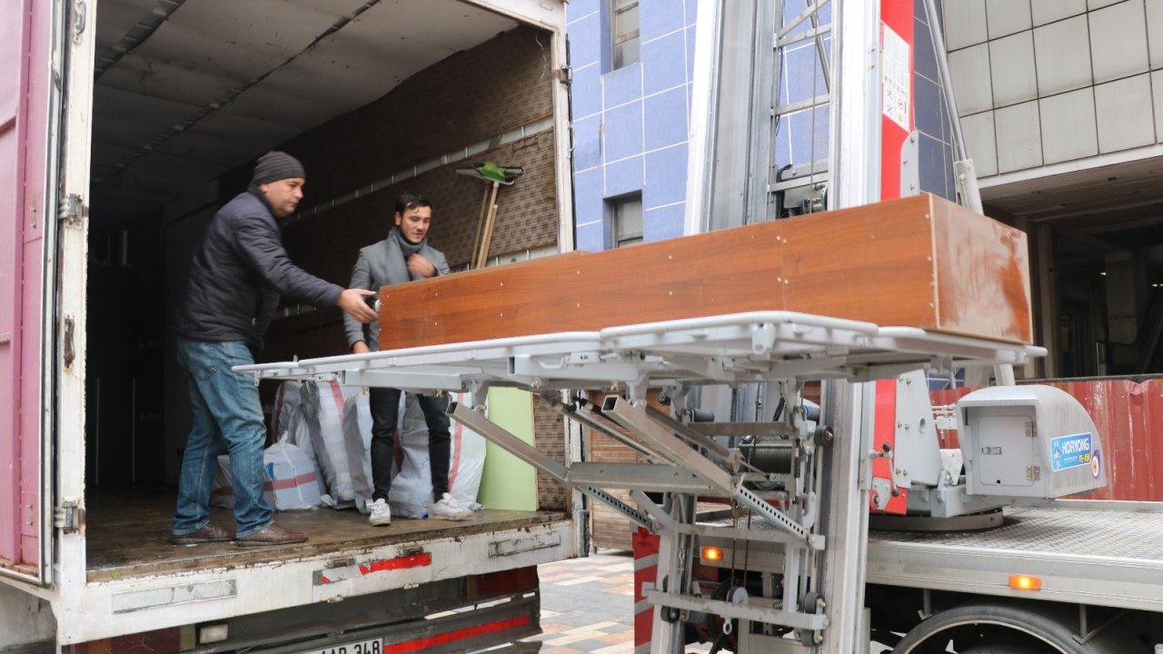 Dünyanın en saçma binasının son kiracısı da taşınıyor