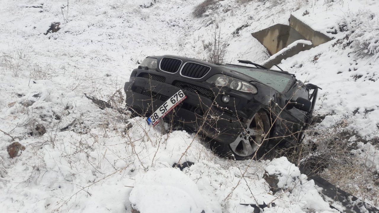 uzman askerlerin kazasında 1 kişi öldü 3 kişi yaralandı