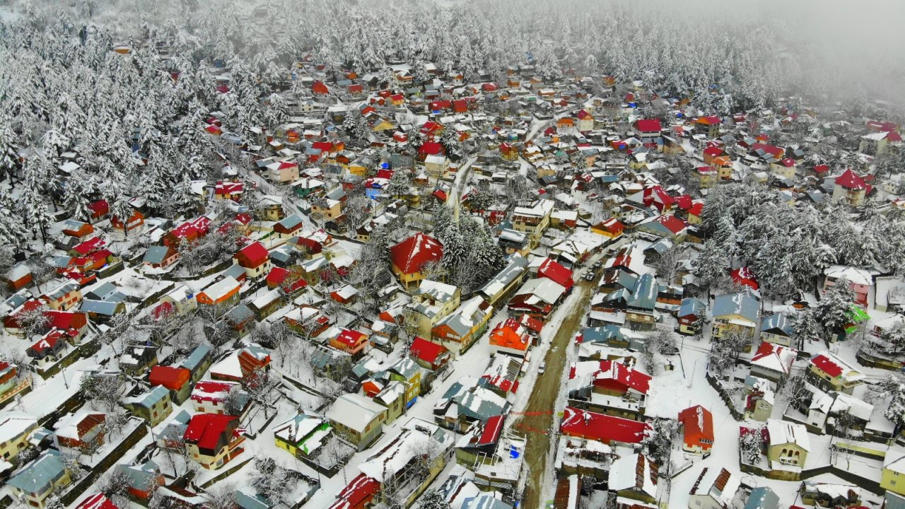 Beyaz gelinliğini giyen Zorkun Yaylası’nda kartpostallık görüntüler