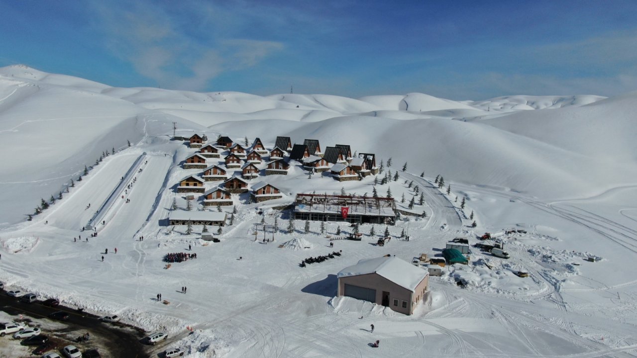 Yedikuyular Kayak Merkezi, 2,5 ayda 300 bin ziyaretçi ağırladı