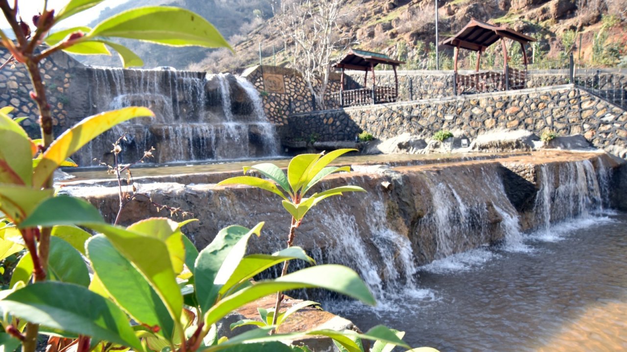  Karapınar Su Parkı ziyaretçileri büyülüyor