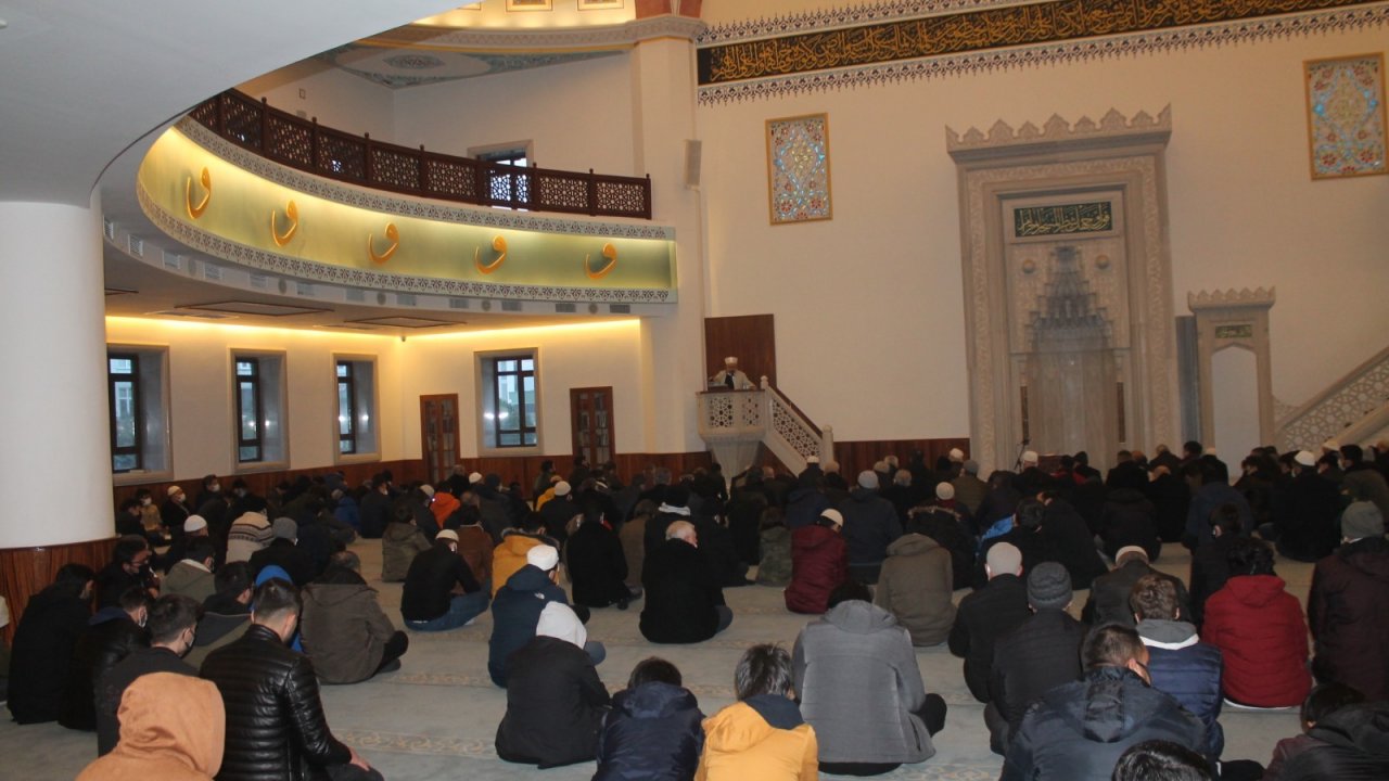 Yeni Yılın İlk Gününe Namazla Başladılar