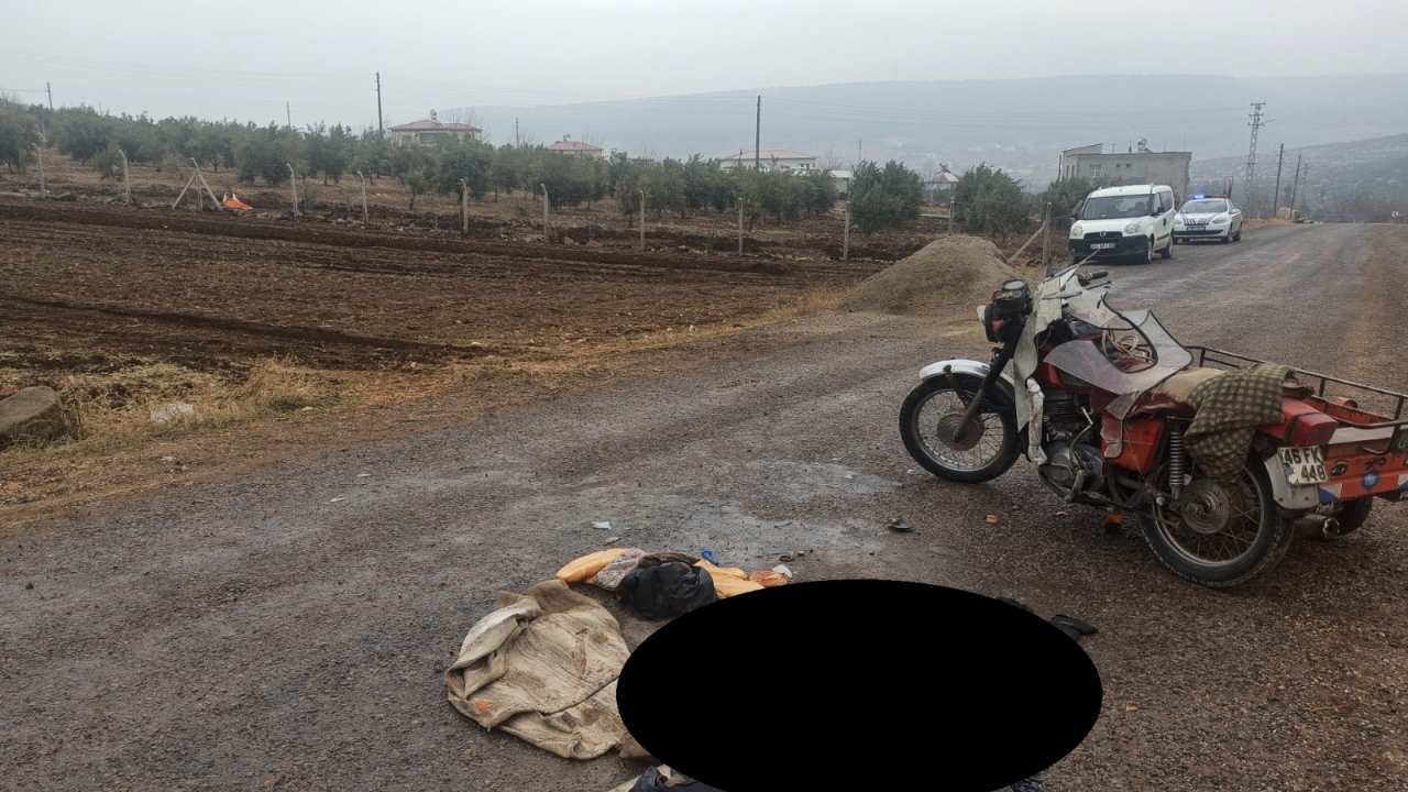 Pazarcık’ ta kum yığına çarpan motosiklet devrildi