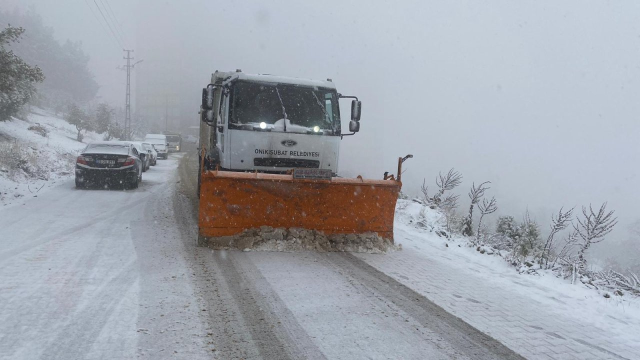Onikişubat Belediyesi Kar Küreme Araçlarıyla Sahada