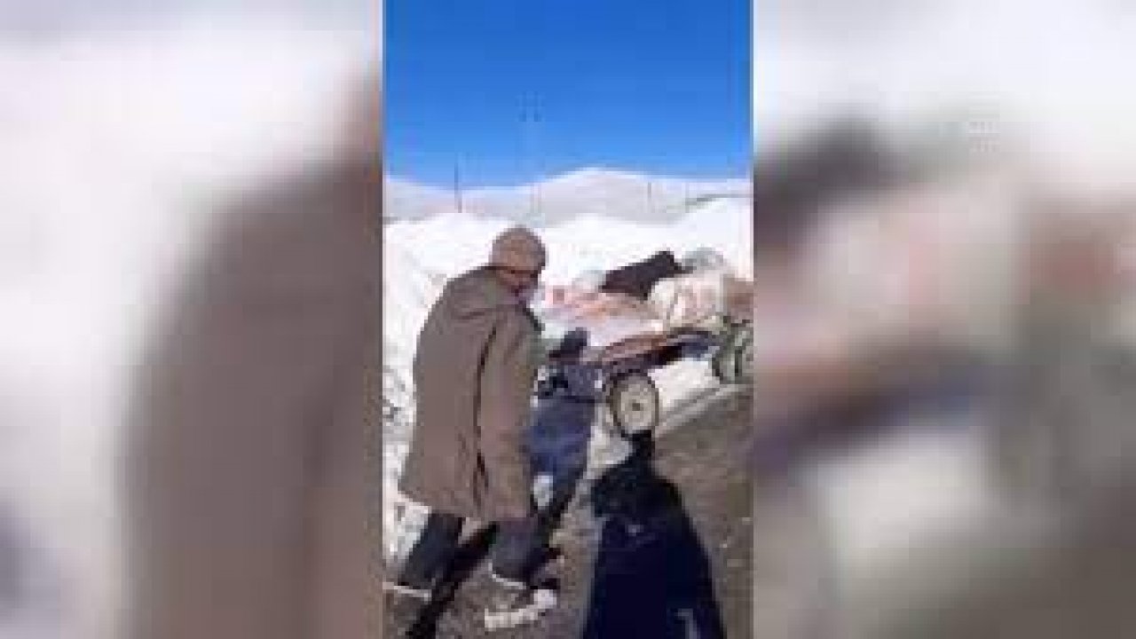 Karda mahsur kalan at arabasını Karayolları ekipleri kurtardı