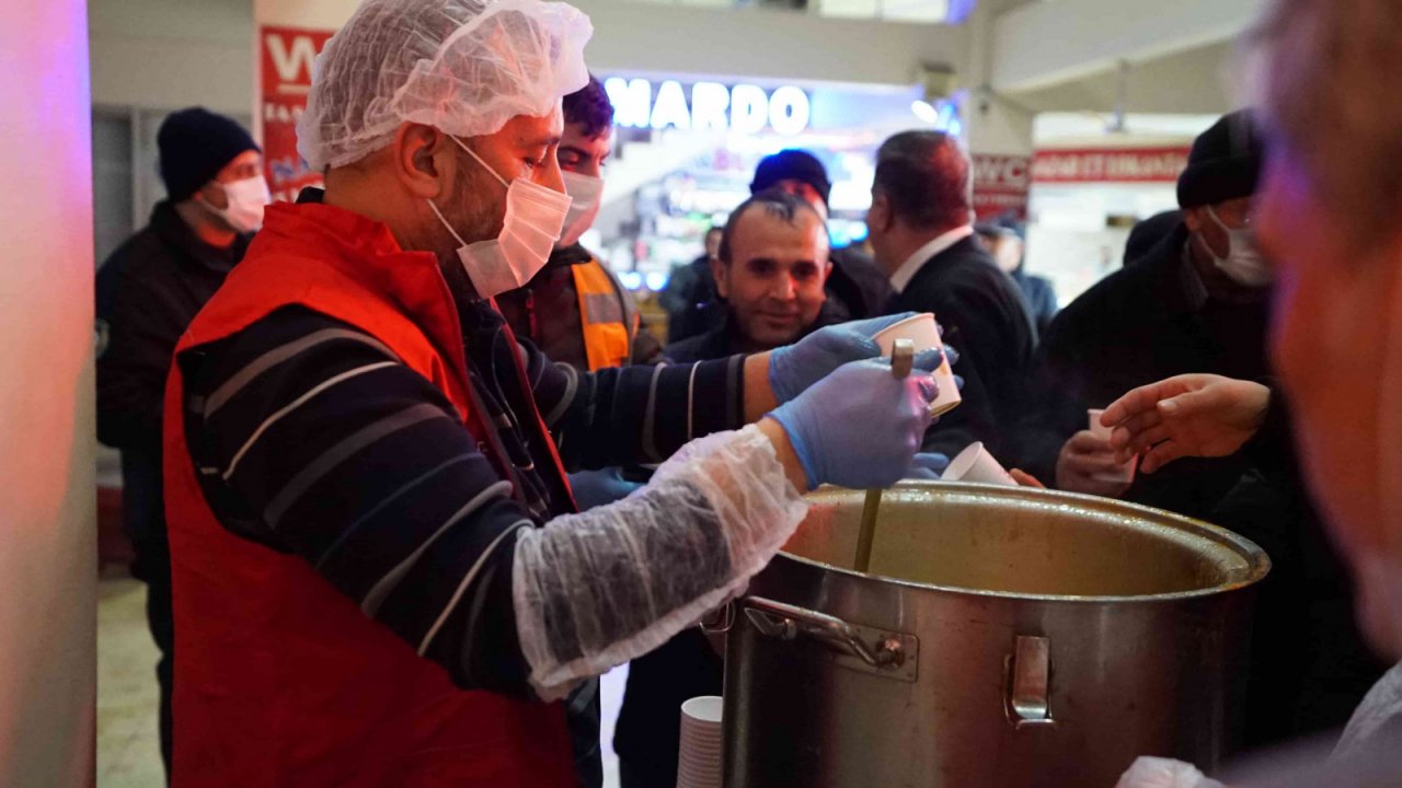 2 bin kişilik çorba her gün vatandaşlara ücretsiz dağıtılıyor