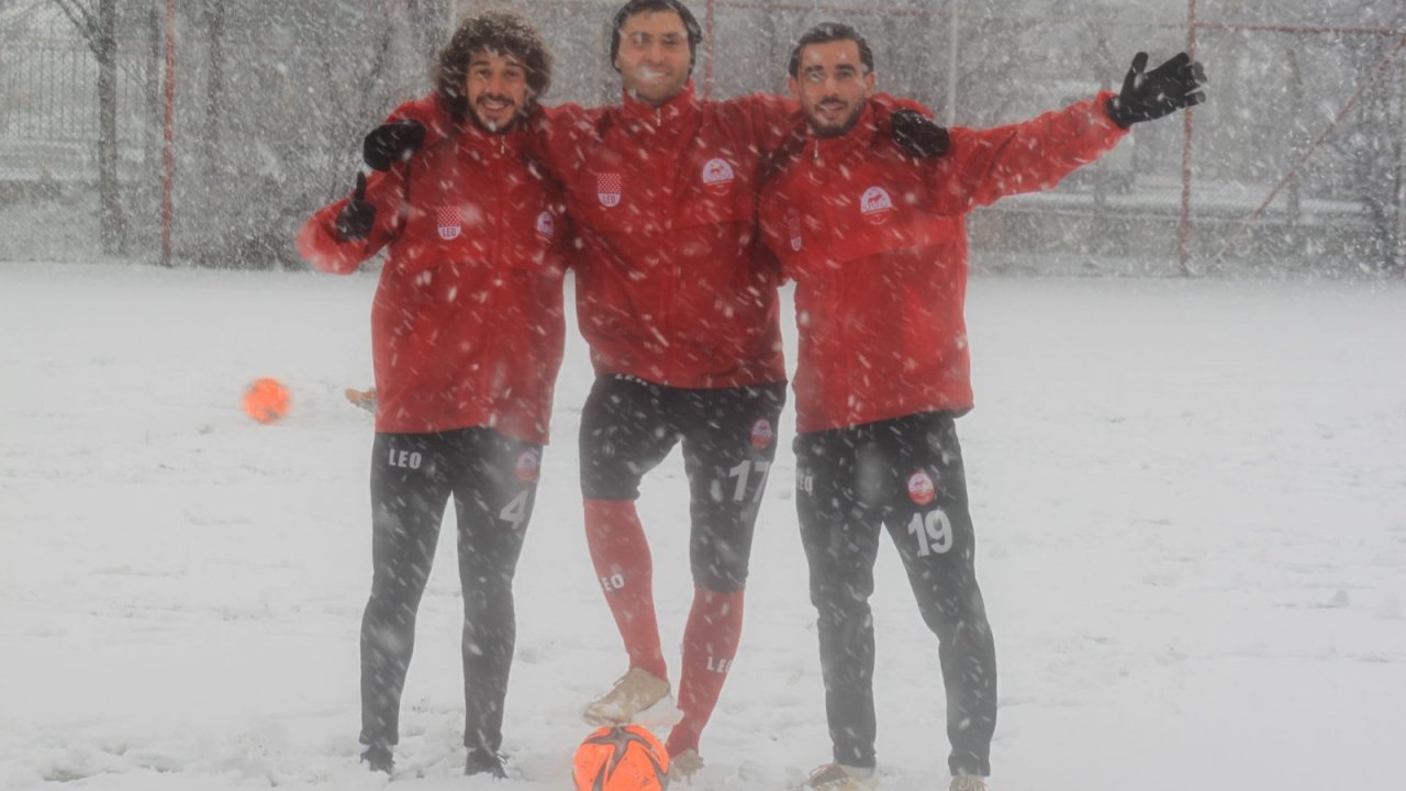 Kahramanmaraşspor-Sivas Belediyespor maçına kar engeli 