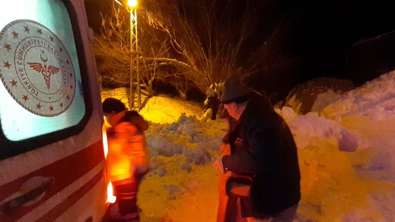 Karda mahsur kalan kalp hastasının imdadına belediye ekipleri yetişti 